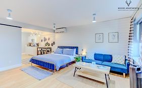 The Moose #8 - Modern Luxe Loft With King Bed & Free Parking & Wifi